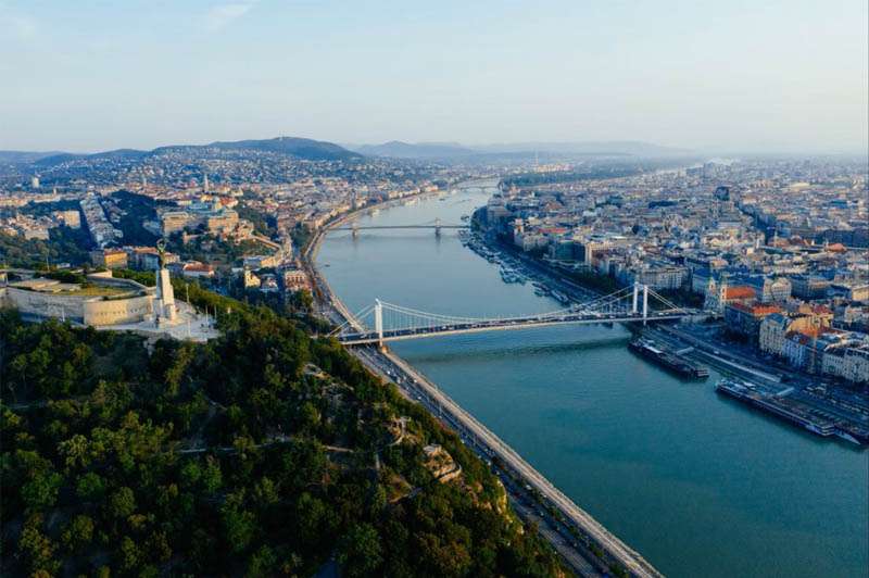 Xuất Khẩu Lao Động Hungary: Chi Phí, Mức Lương, Điều Kiện, Thủ Tục