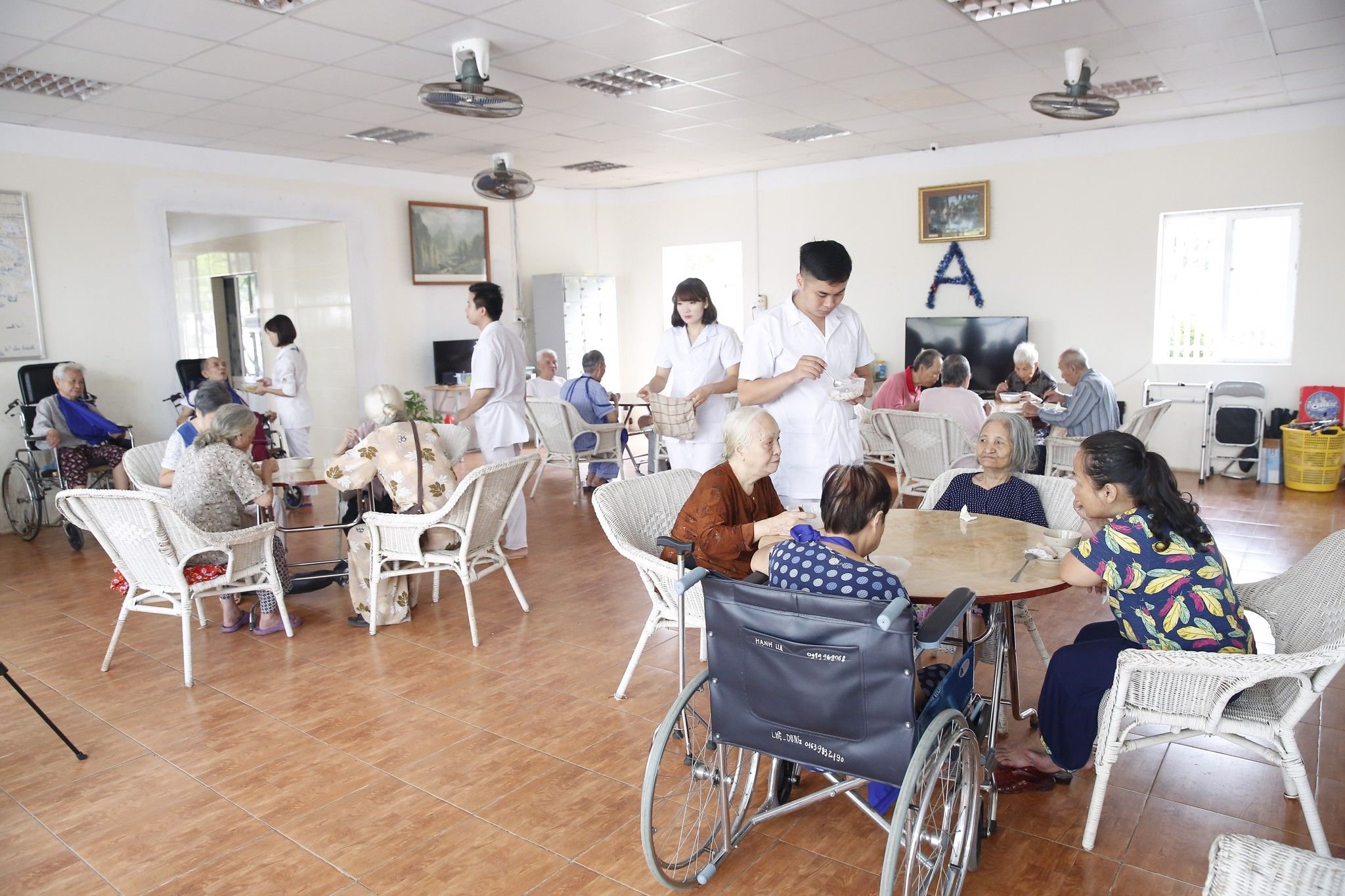 Ngành Điều Dưỡng - Hành Trình Chăm Sóc Sức Khỏe Con Người