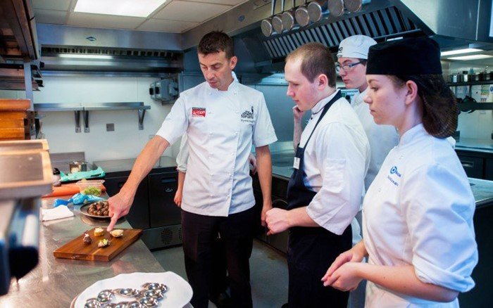 so tay ve dieu kien song va lam viec tai chlb duc 68f06d1650ec2