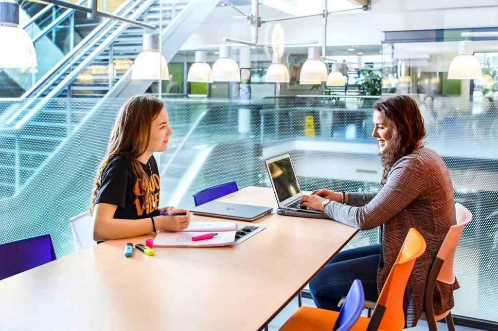 Cơ Hội Học Bổng Du Học Hy Lạp - Bí Quyết Chinh Phục Ước Mơ Học Tập Tại Địa Trung Hải Thăng Hoa